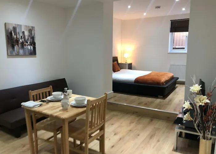 Impeccable Studio In London Long & Short